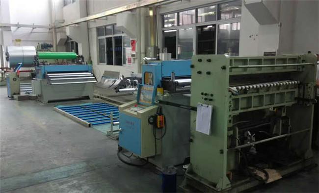 剪板機(jī)自動送料機(jī)整平機(jī)開卷機(jī)生產(chǎn)線