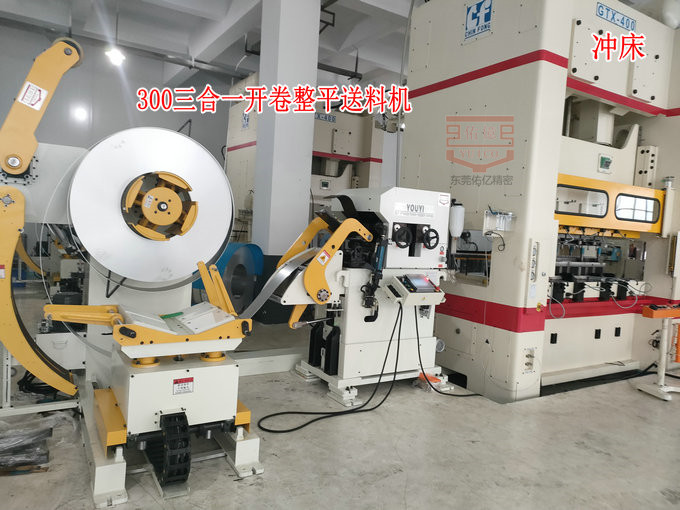 三合一開卷整平送料機在新能源鋰電池蓋板沖壓中的應用